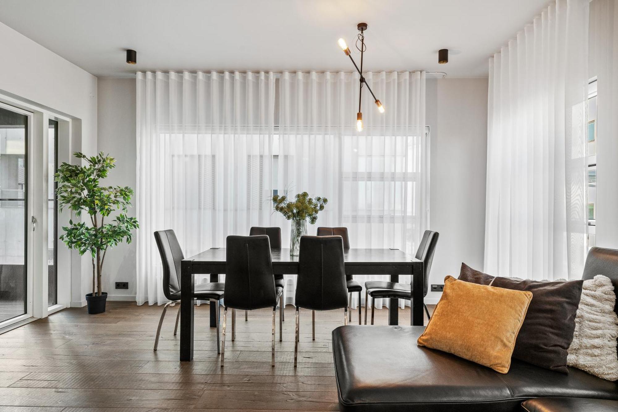 Vibrant Hafnatorg I Spacious Property With Expansive Garage Reykjavík Exterior photo