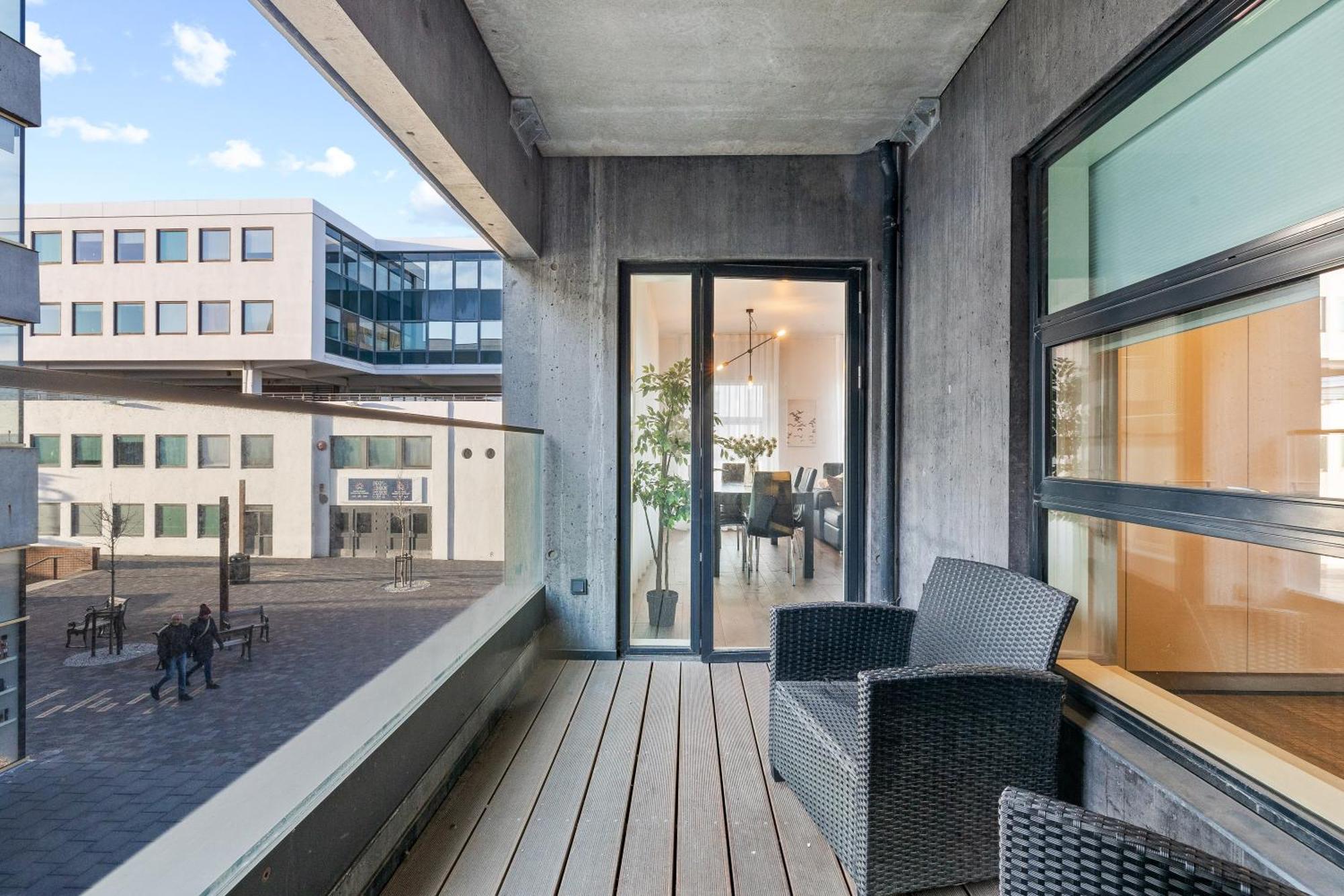 Vibrant Hafnatorg I Spacious Property With Expansive Garage Reykjavík Exterior photo