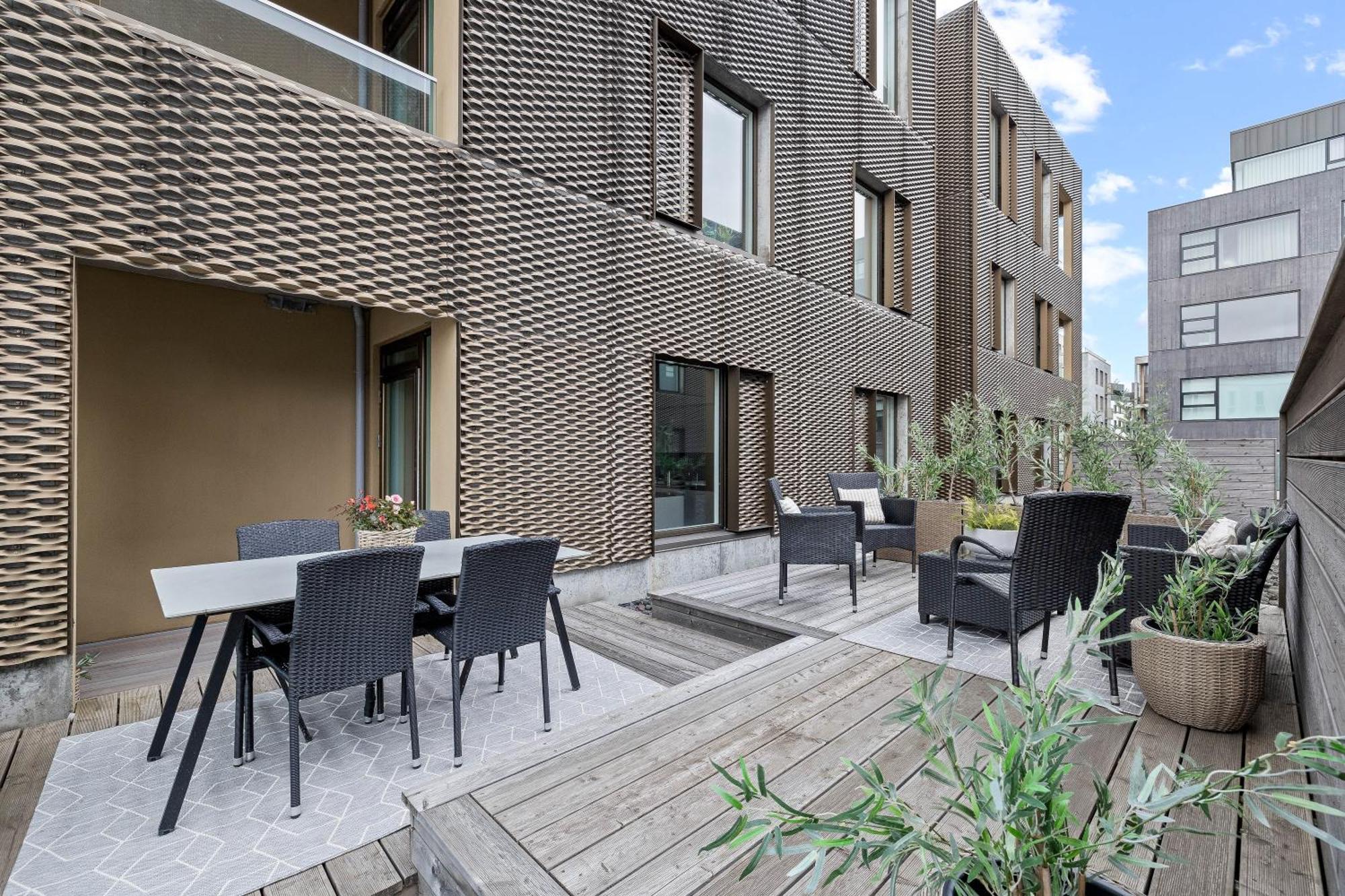 Vibrant Hafnatorg I Spacious Property With Expansive Garage Reykjavík Exterior photo