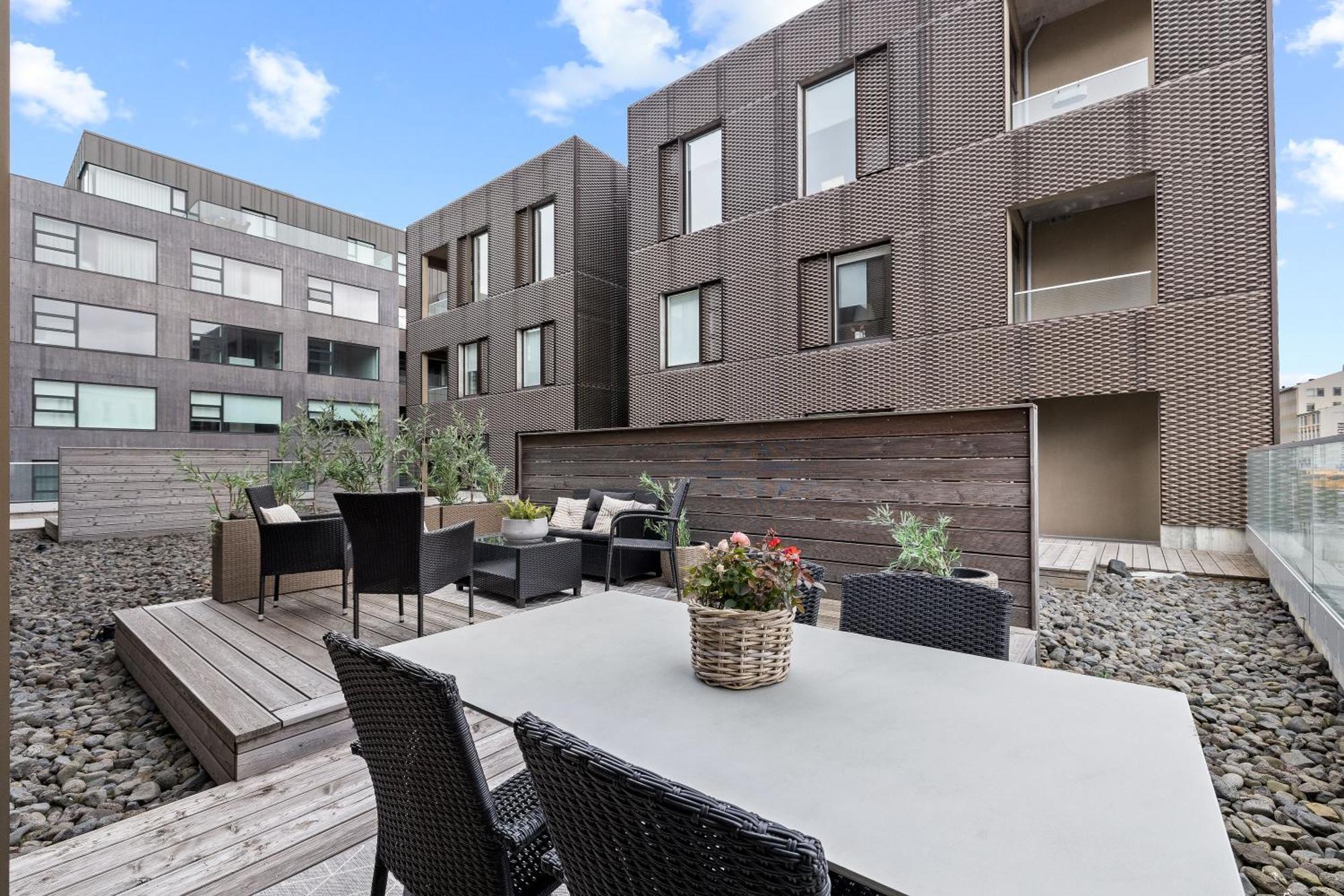 Vibrant Hafnatorg I Spacious Property With Expansive Garage Reykjavík Exterior photo