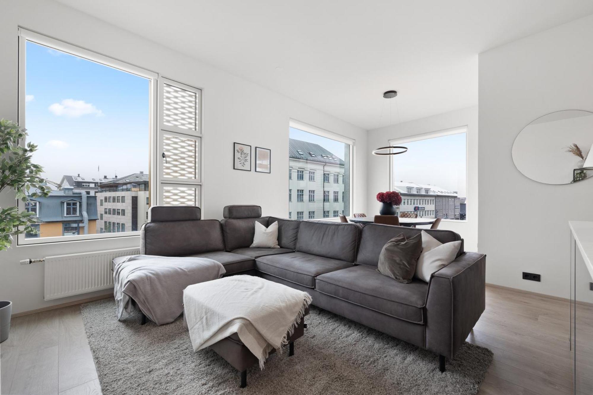 Vibrant Hafnatorg I Spacious Property With Expansive Garage Reykjavík Exterior photo