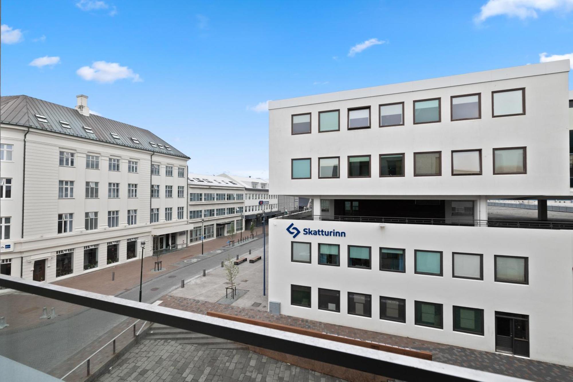 Vibrant Hafnatorg I Spacious Property With Expansive Garage Reykjavík Exterior photo