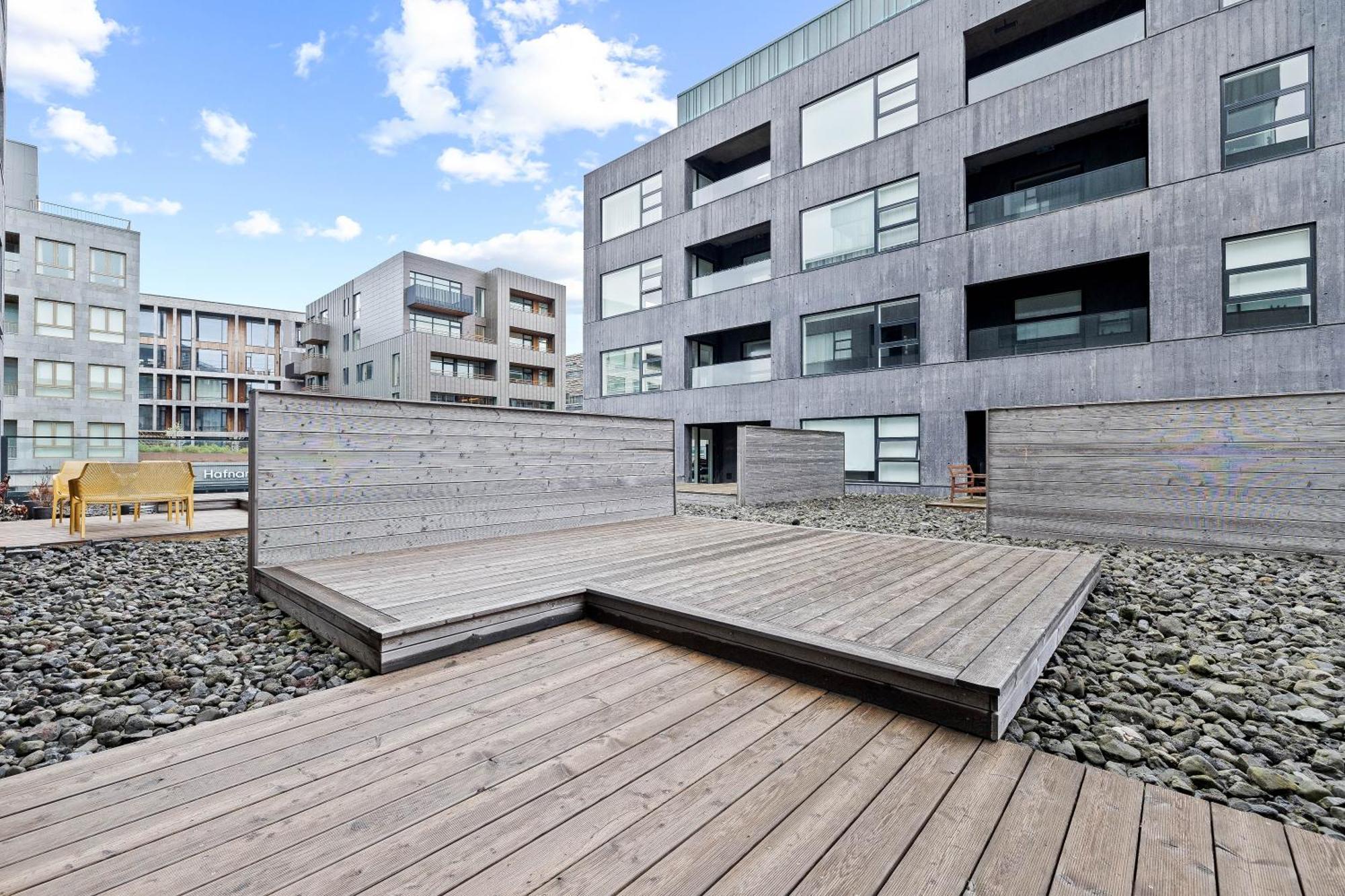 Vibrant Hafnatorg I Spacious Property With Expansive Garage Reykjavík Exterior photo