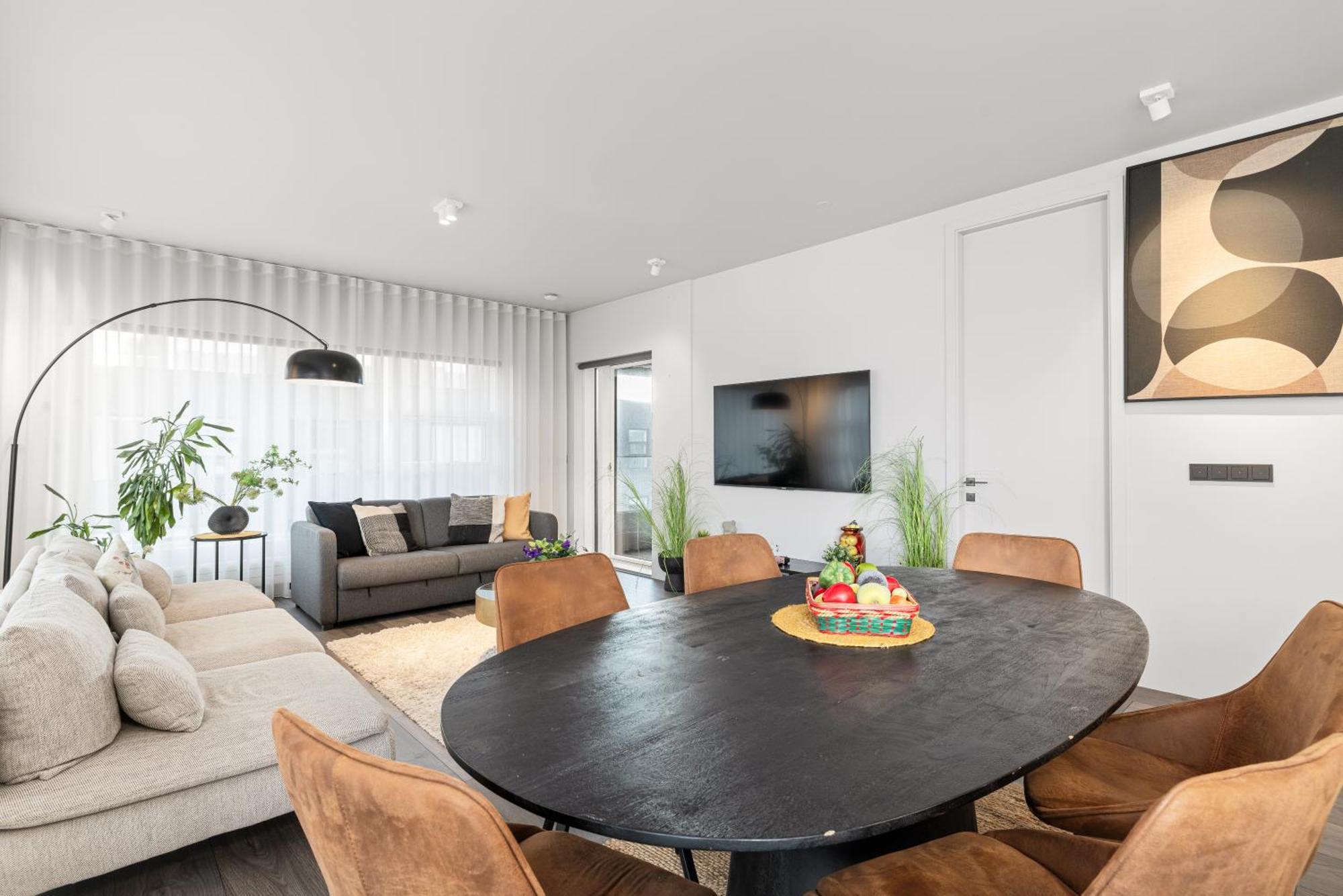 Vibrant Hafnatorg I Spacious Property With Expansive Garage Reykjavík Exterior photo