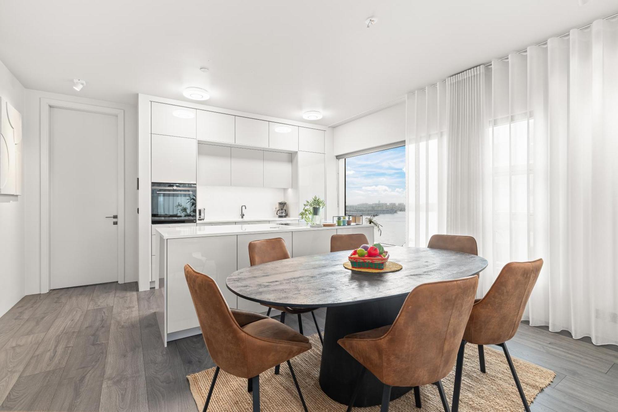 Vibrant Hafnatorg I Spacious Property With Expansive Garage Reykjavík Exterior photo